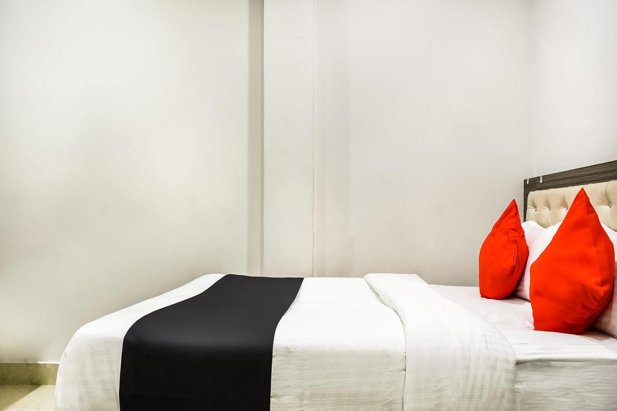 Capital O Jai Adisson Hotel Кътак Екстериор снимка