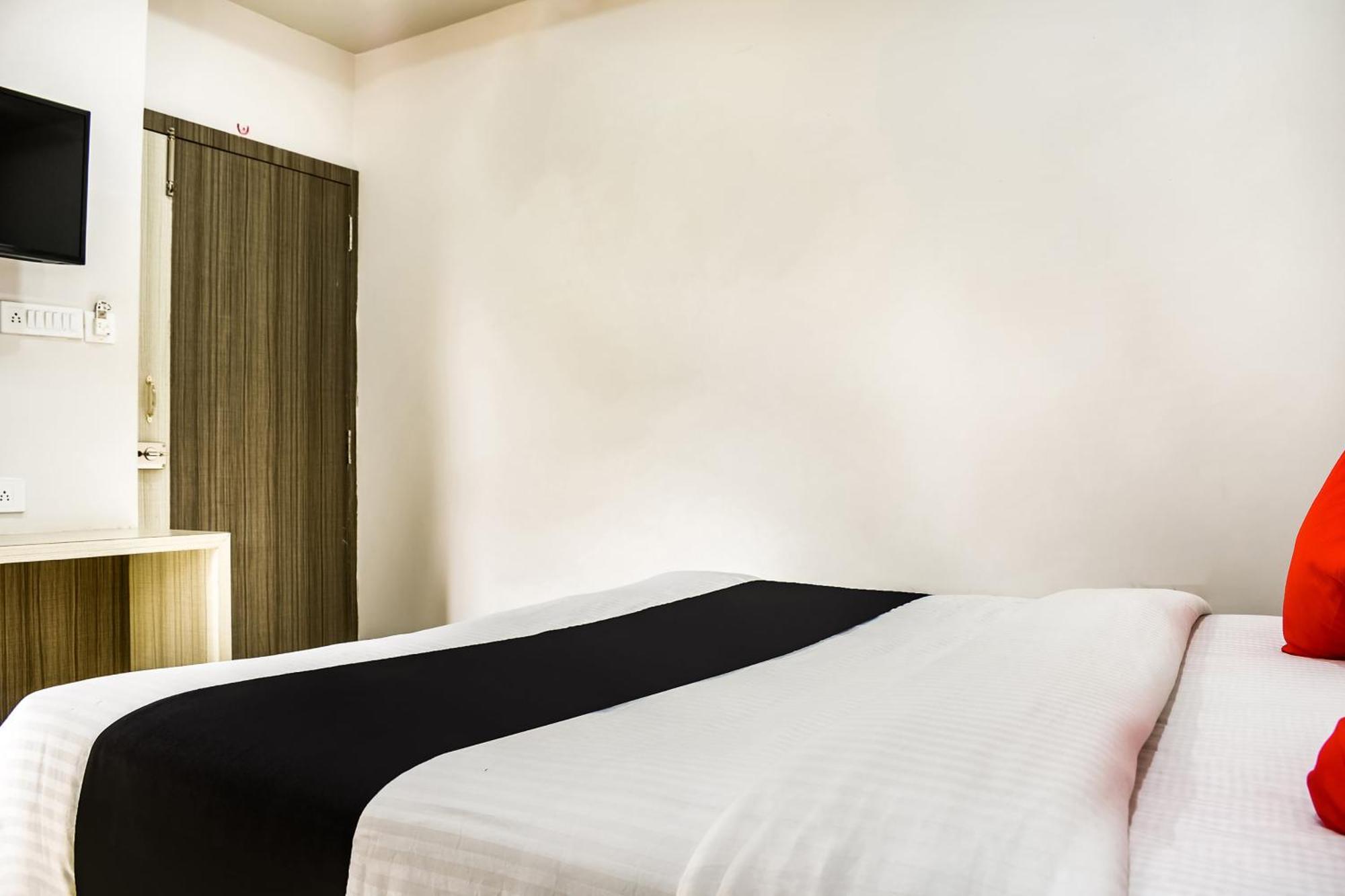 Capital O Jai Adisson Hotel Кътак Екстериор снимка