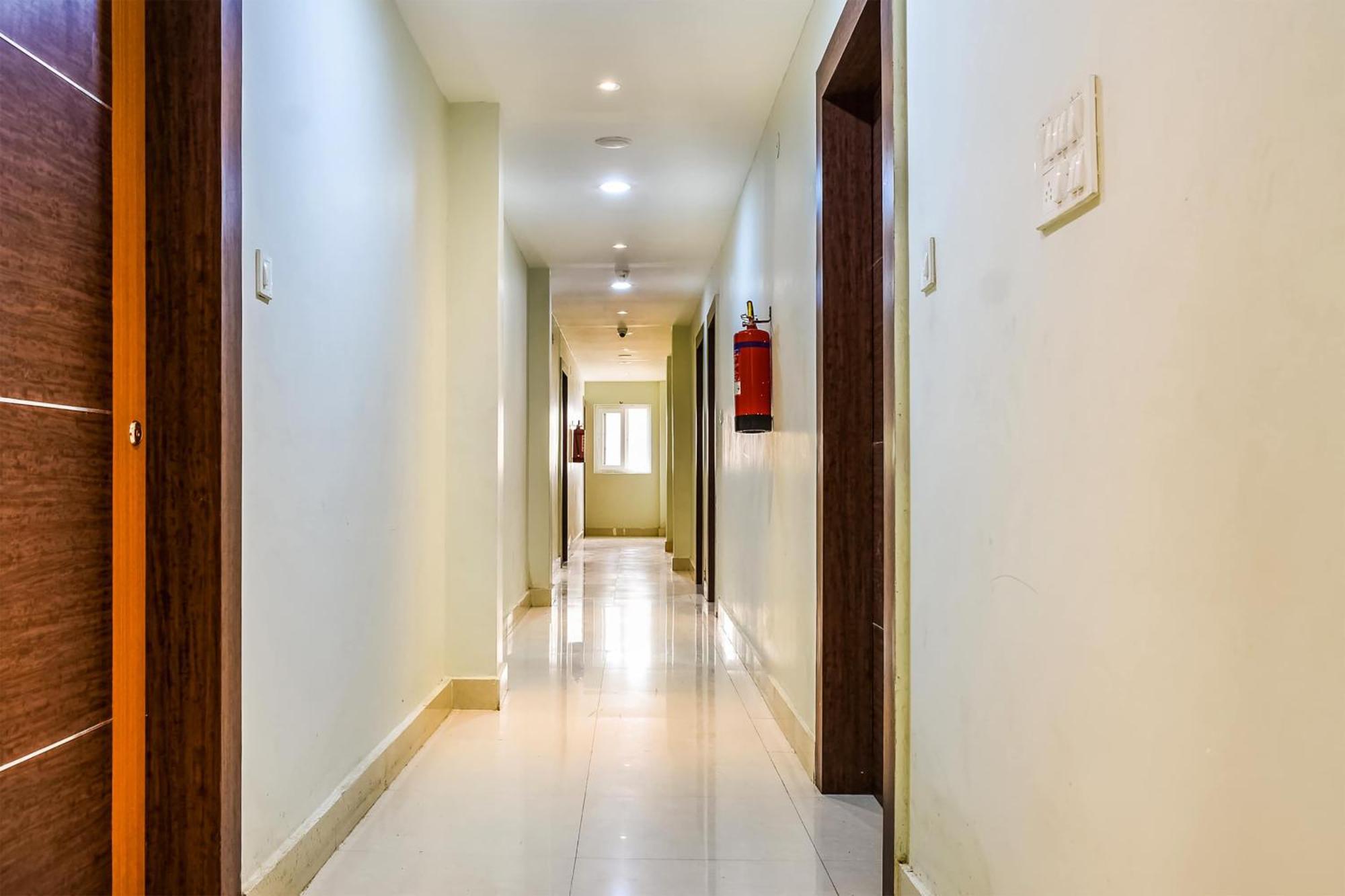 Capital O Jai Adisson Hotel Кътак Екстериор снимка