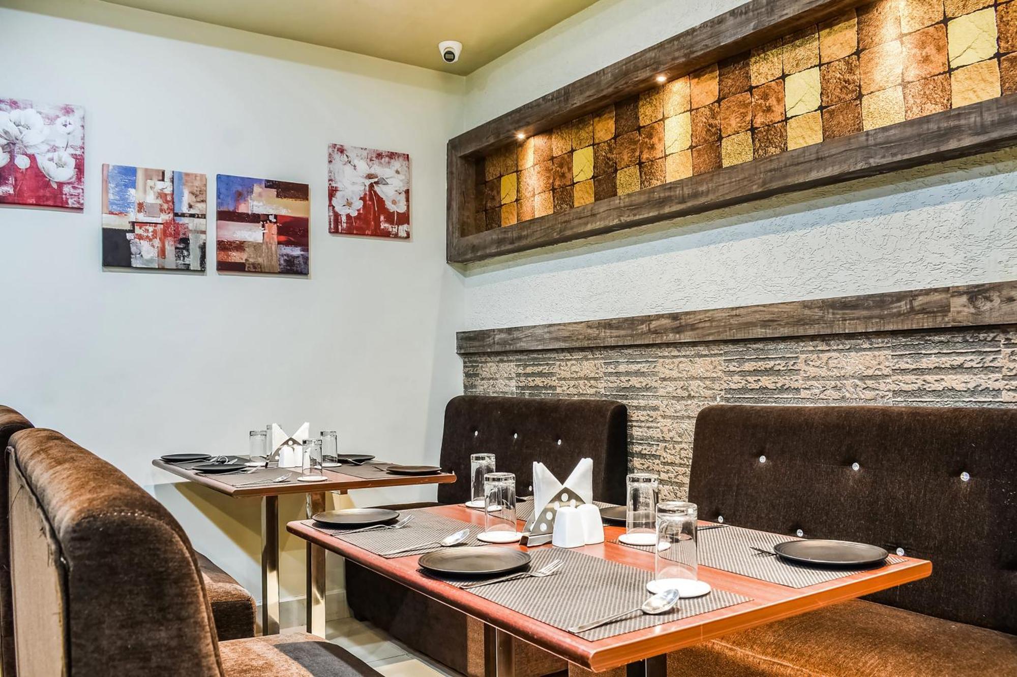 Capital O Jai Adisson Hotel Кътак Екстериор снимка